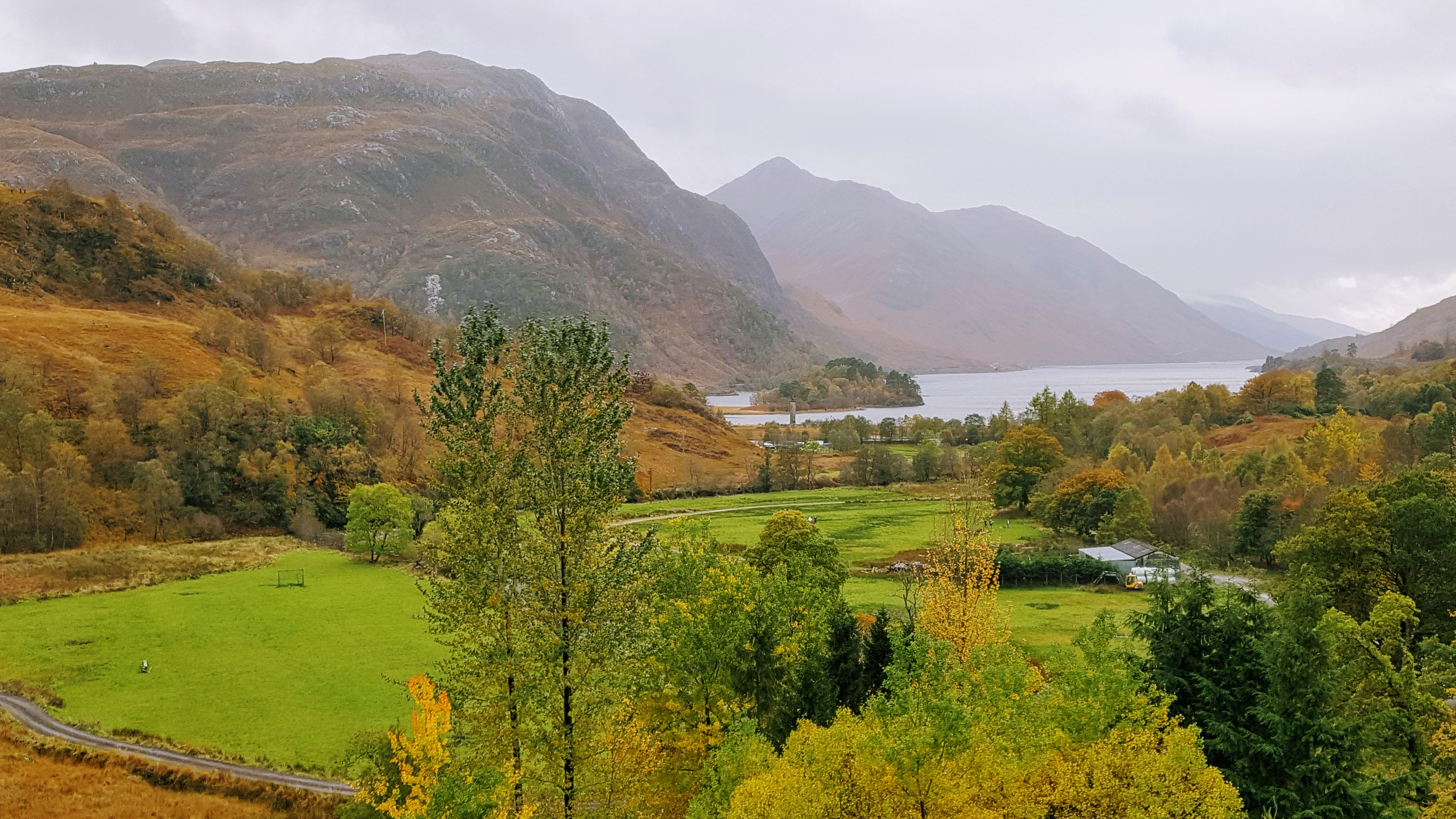 Blick auf Loch Shiel in Schottland