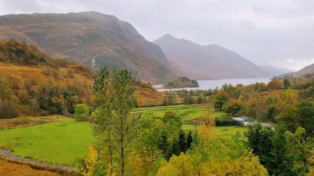 Blick auf Loch Shiel in Schottland