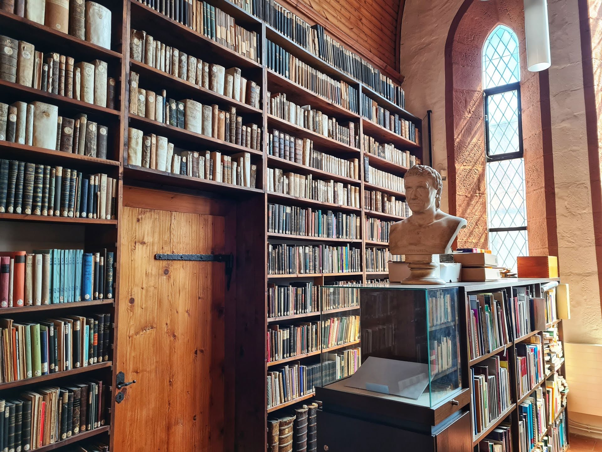 Blick in den Bibliothekssaal der Bibliothek im Augustinerkloster Erfurt