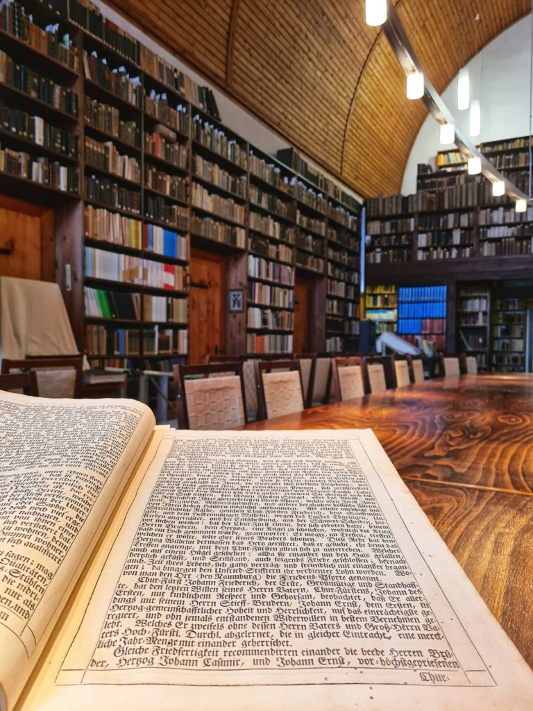 Blick in den Bibliothekssaal der Bibliothek im Augustinerkloster Erfurt